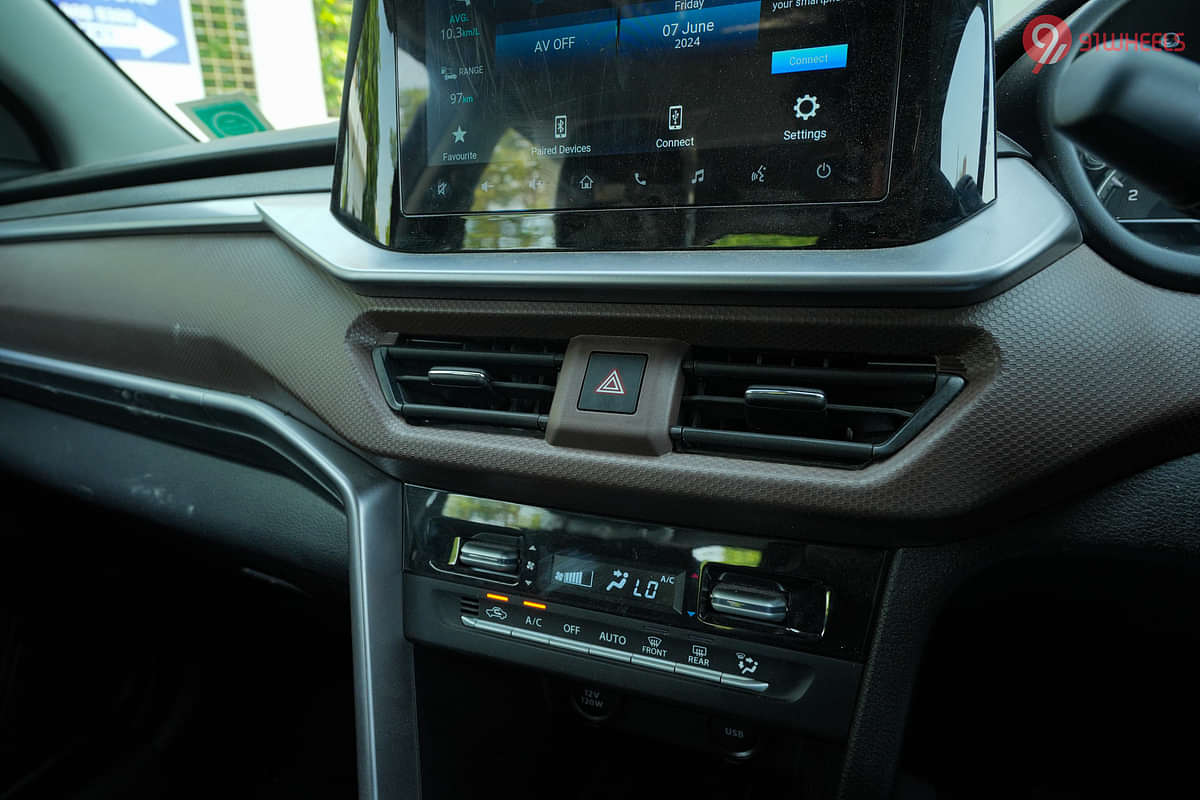 Maruti Suzuki Brezza Front Centre Air Vents