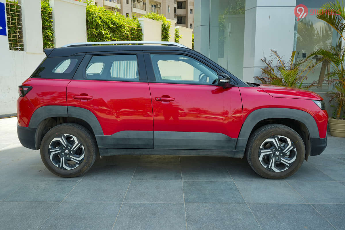 Maruti Brezza Right Side View