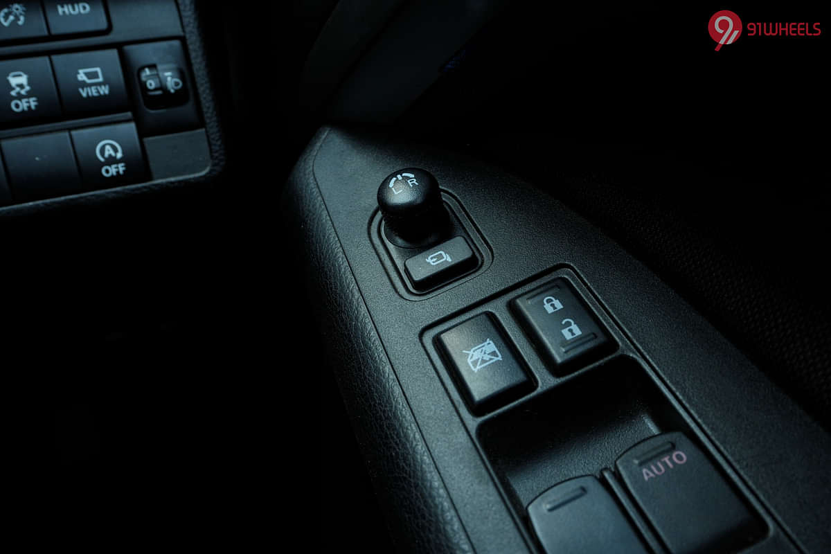 Maruti Suzuki Brezza Outer Rear View Mirror ORVM Controls