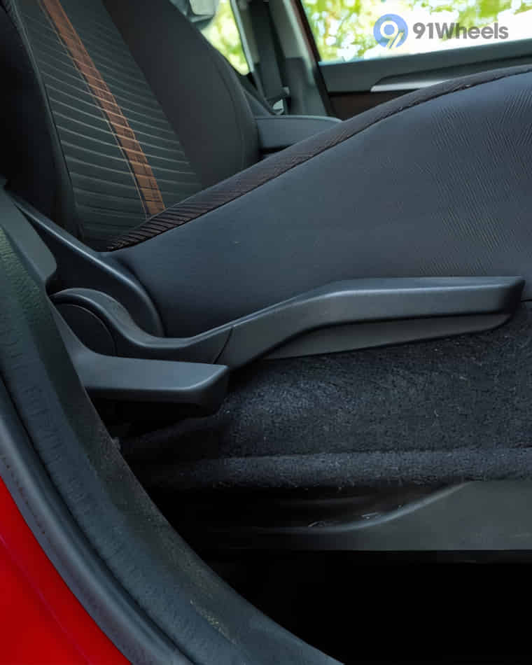 Seats & Cabin Comfort - 5 Seats & Cabin Comfort - 5