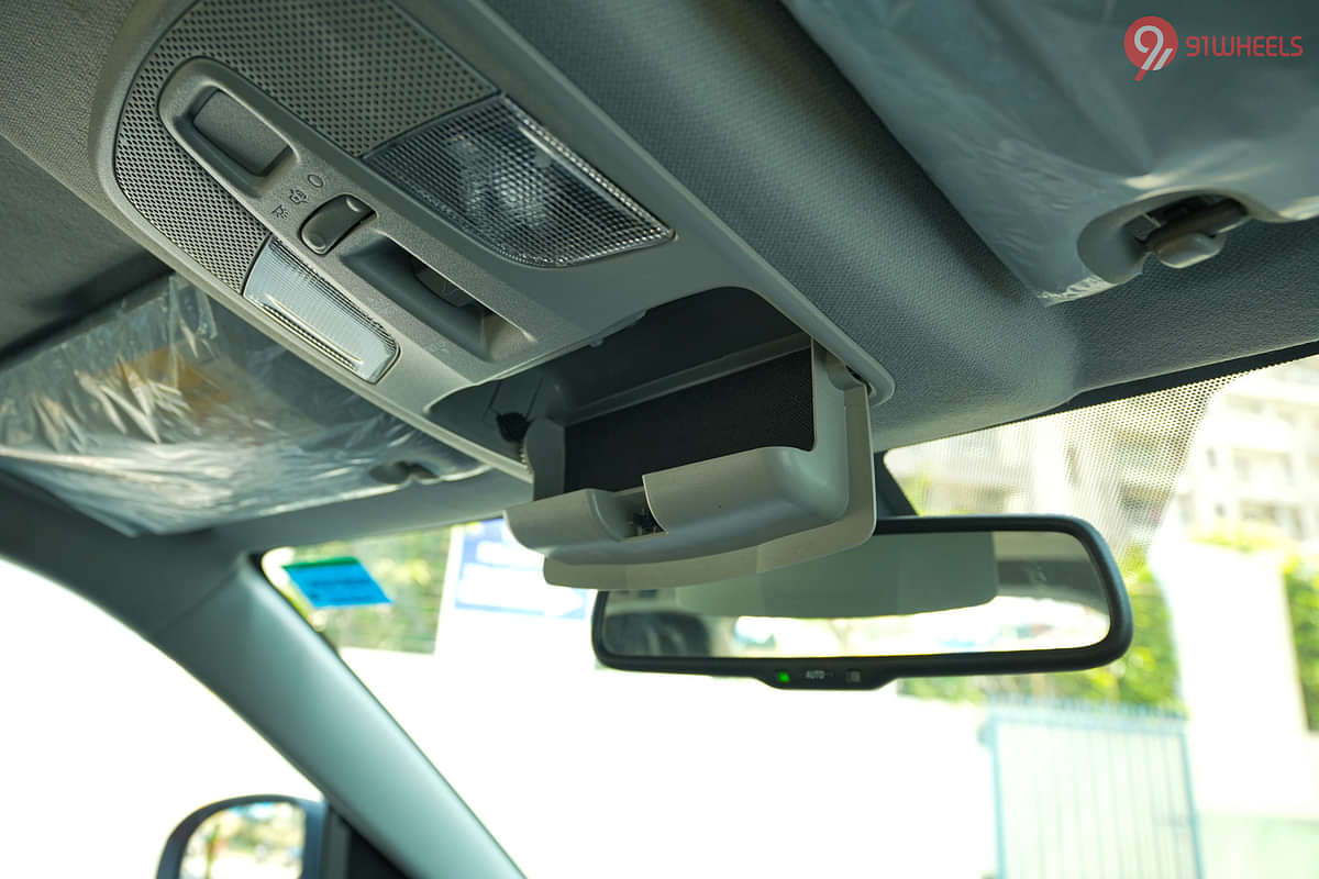 Maruti Suzuki Brezza Roof Mounted Controls/Sunroof & Cabin Light Controls