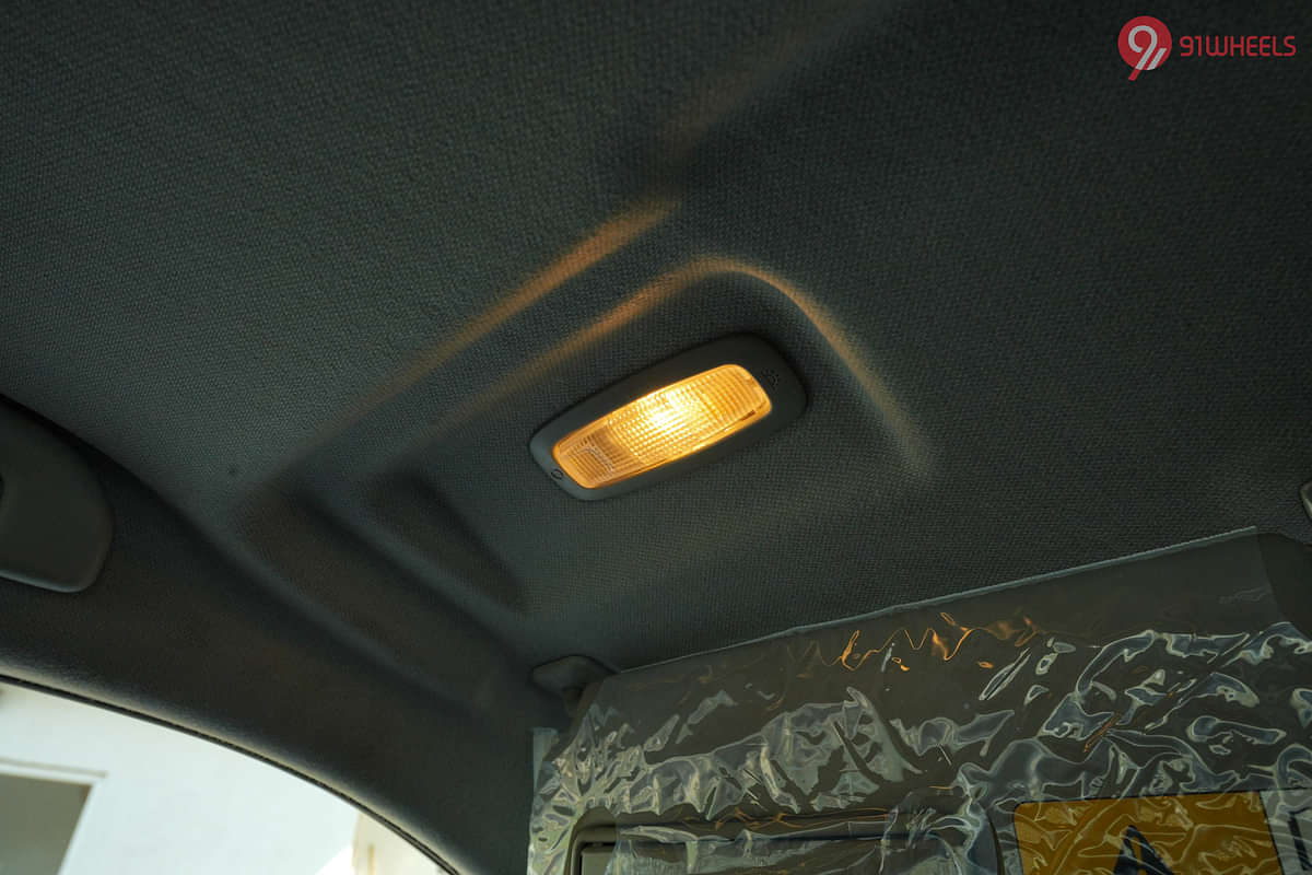 Maruti Suzuki Brezza Rear Row Roof Mounted Cabin Lamps