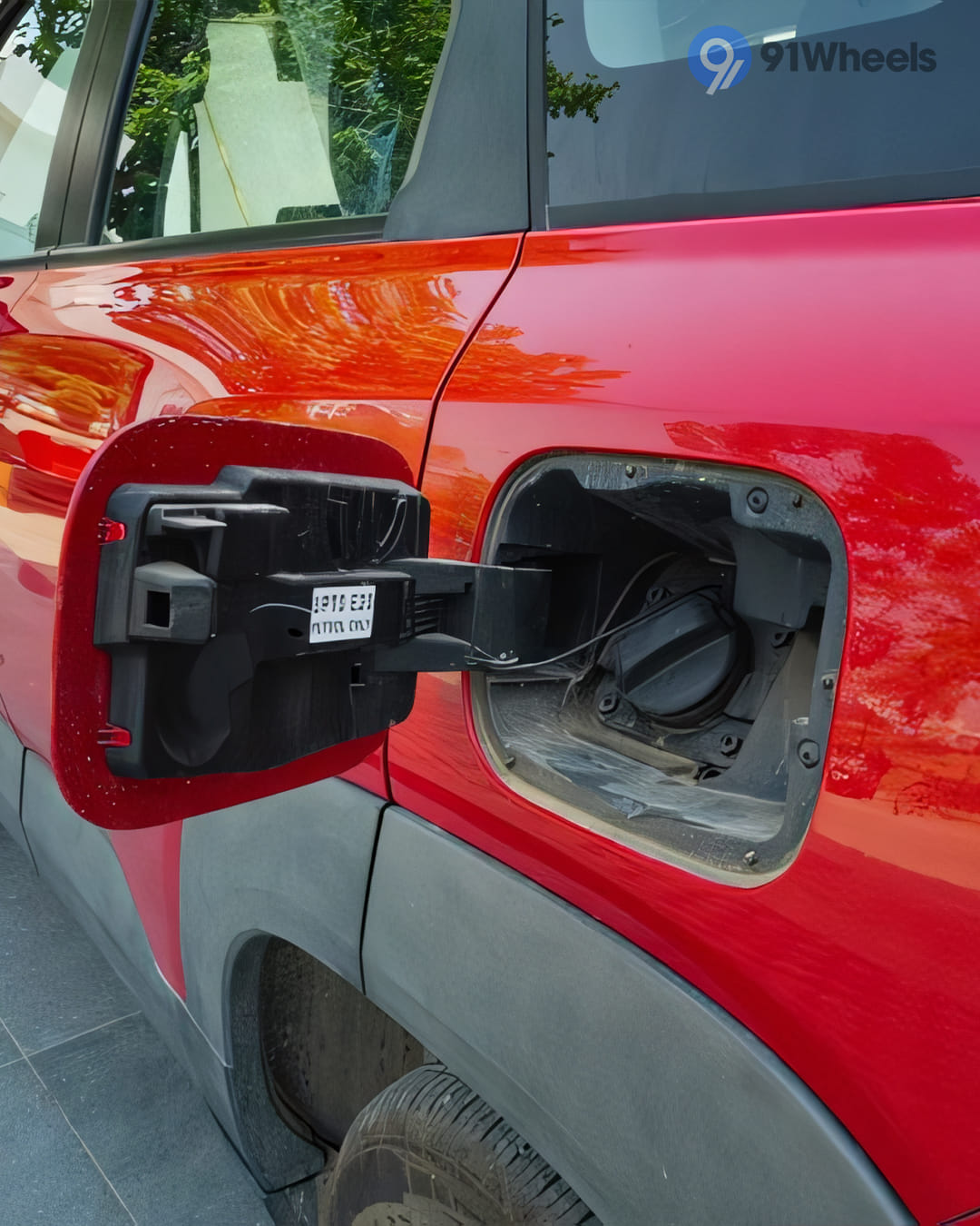 Maruti Suzuki Brezza Open Fuel Lid