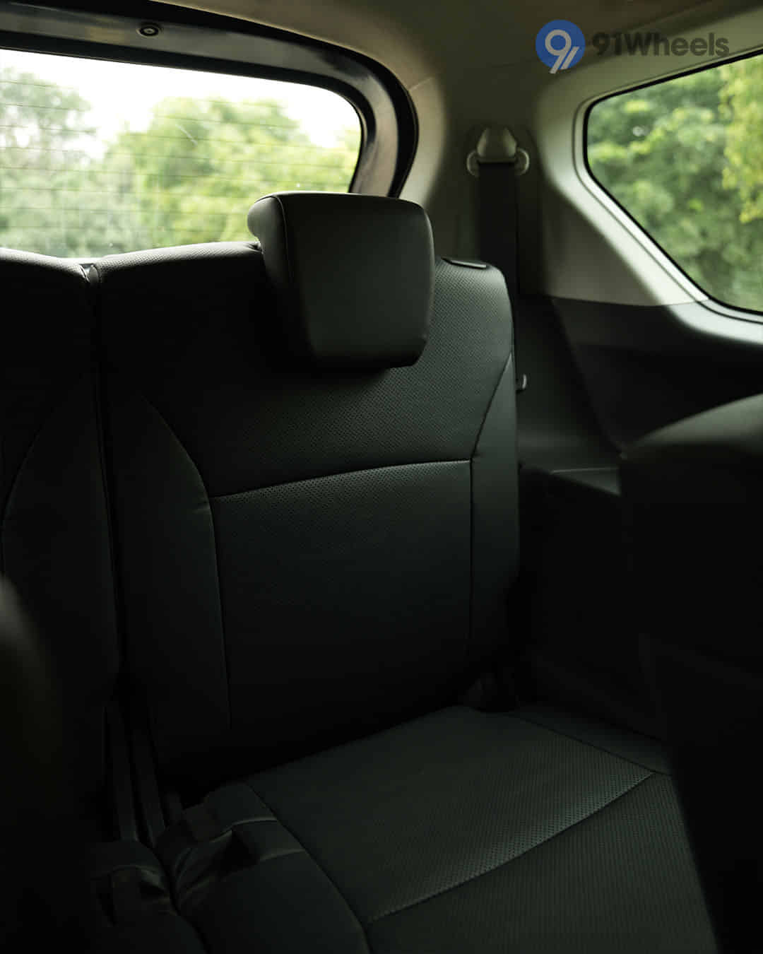 Rear Headrests Rear Headrests