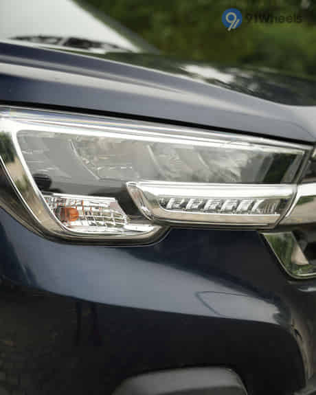 XL6 Headlight