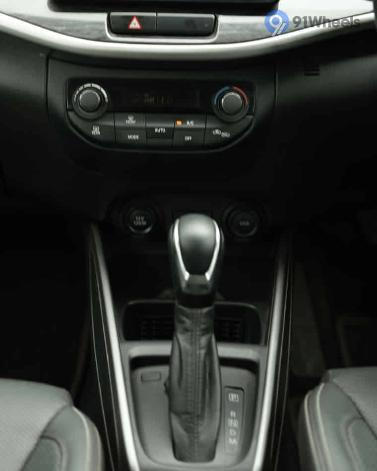 Dashboard & Front Cabin - 1 Dashboard & Front Cabin - 1