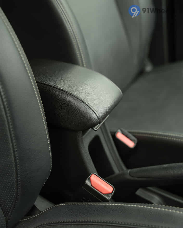 Dashboard & Front Cabin - 7 Dashboard & Front Cabin - 7