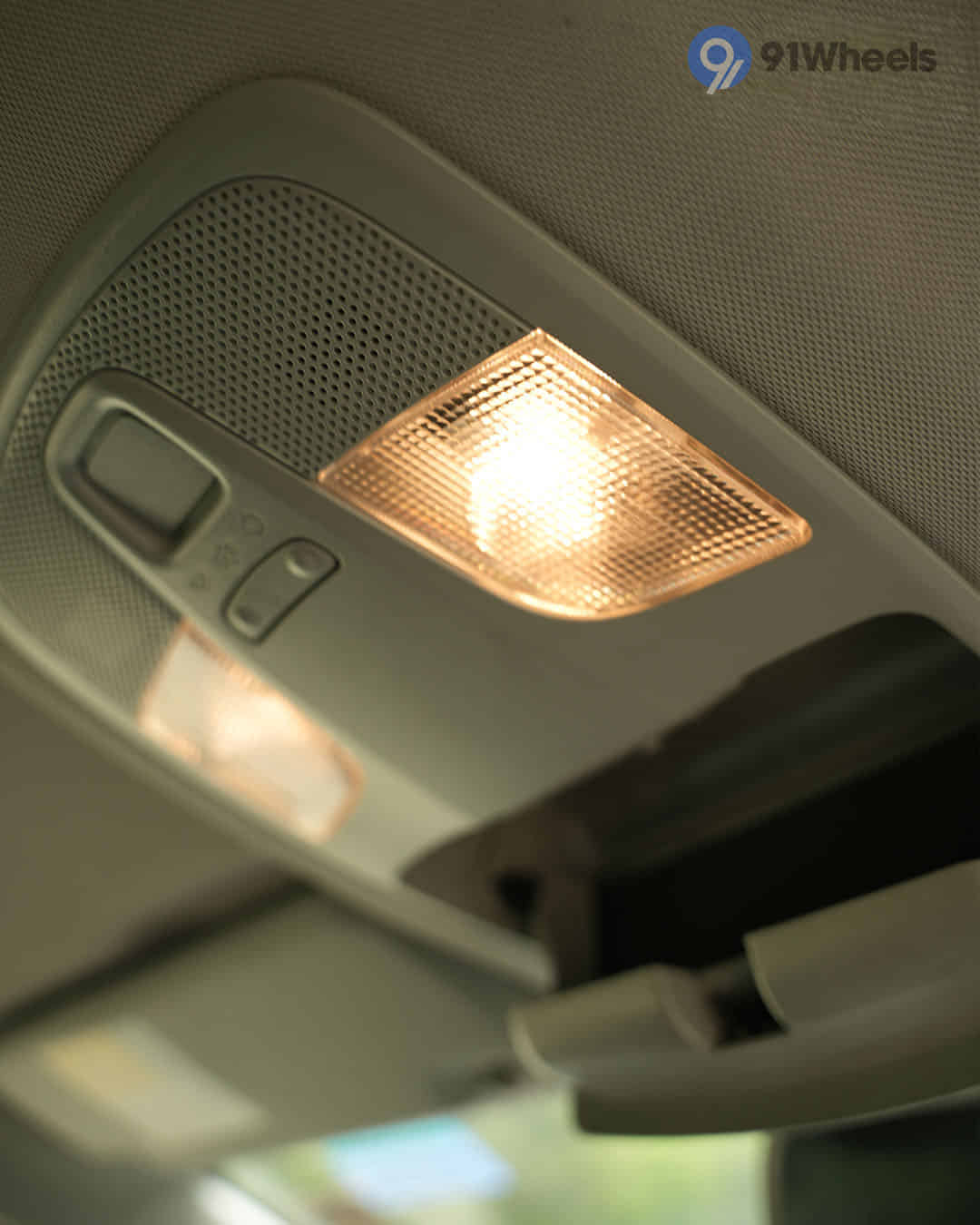 Roof Mounted Controls / Sunroof & Cabin Light Controls Roof Mounted Controls / Sunroof & Cabin Light Controls