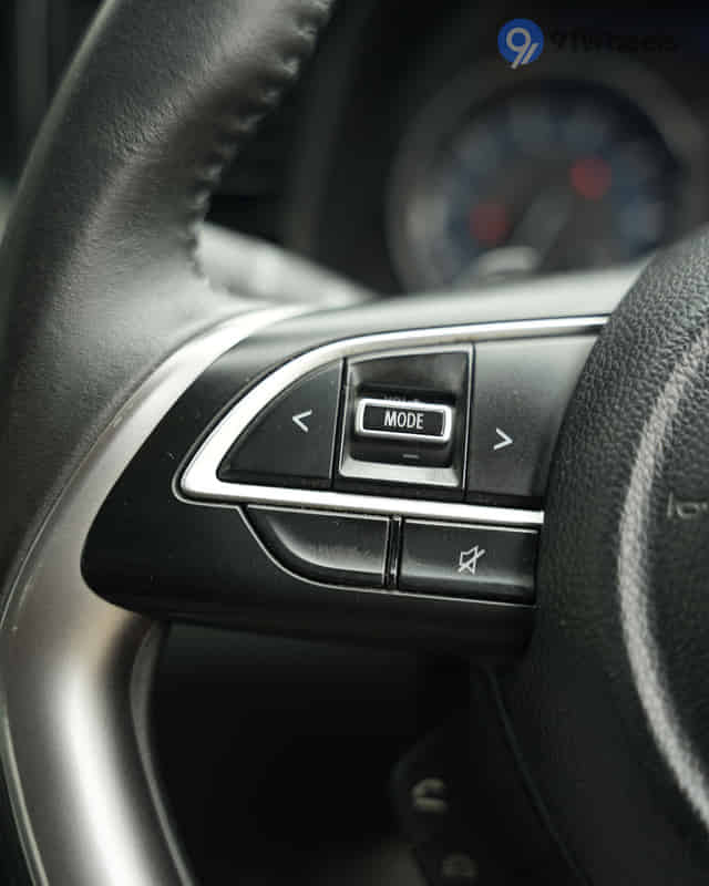 XL6 Left Steering Mounted Controls