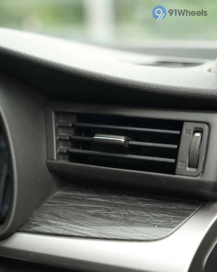 Dashboard & Front Cabin - 4 Dashboard & Front Cabin - 4