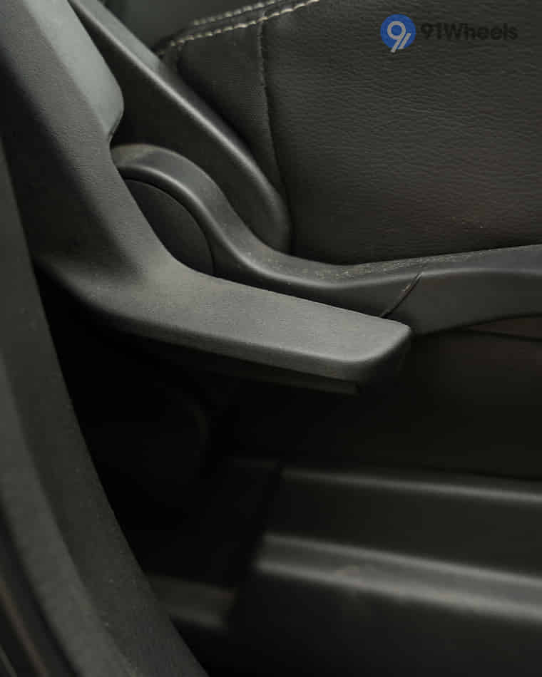 Seats & Cabin Comfort - 6 Seats & Cabin Comfort - 6