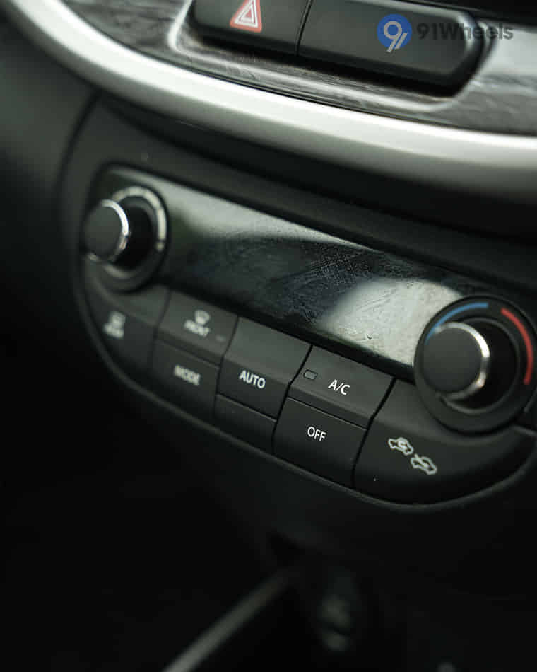 Dashboard & Front Cabin - 8 Dashboard & Front Cabin - 8