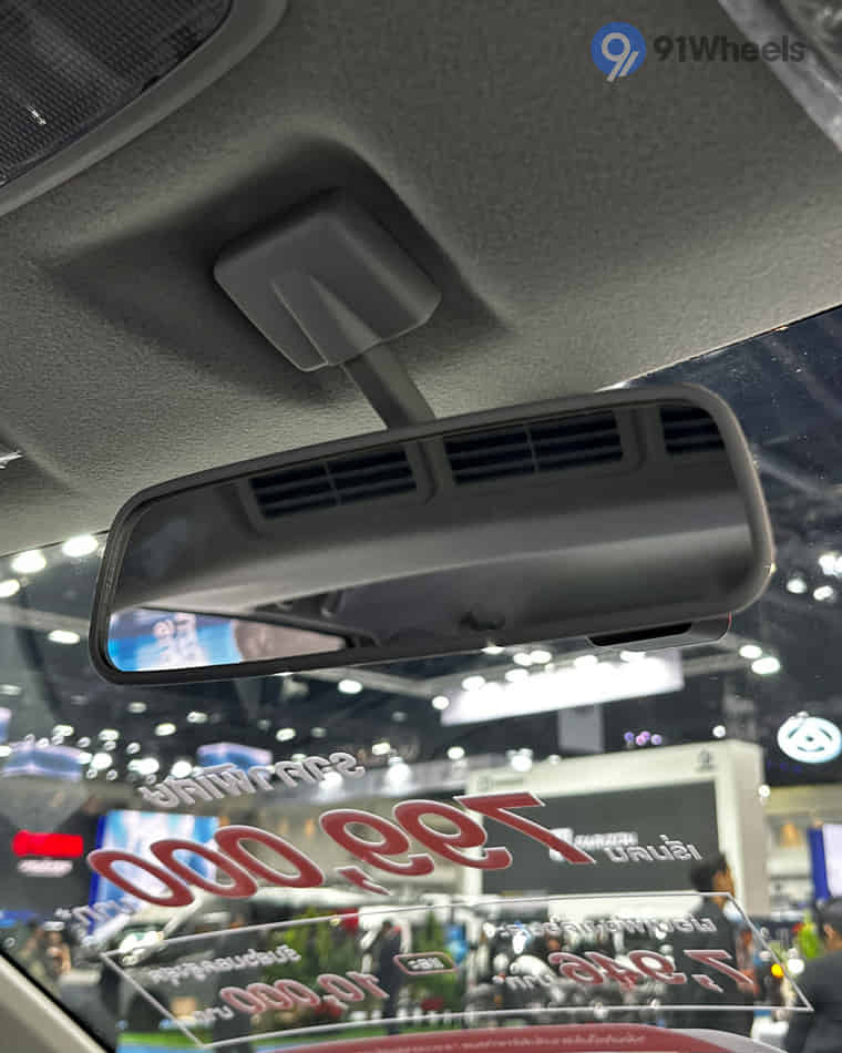 Dashboard & Front Cabin - 11