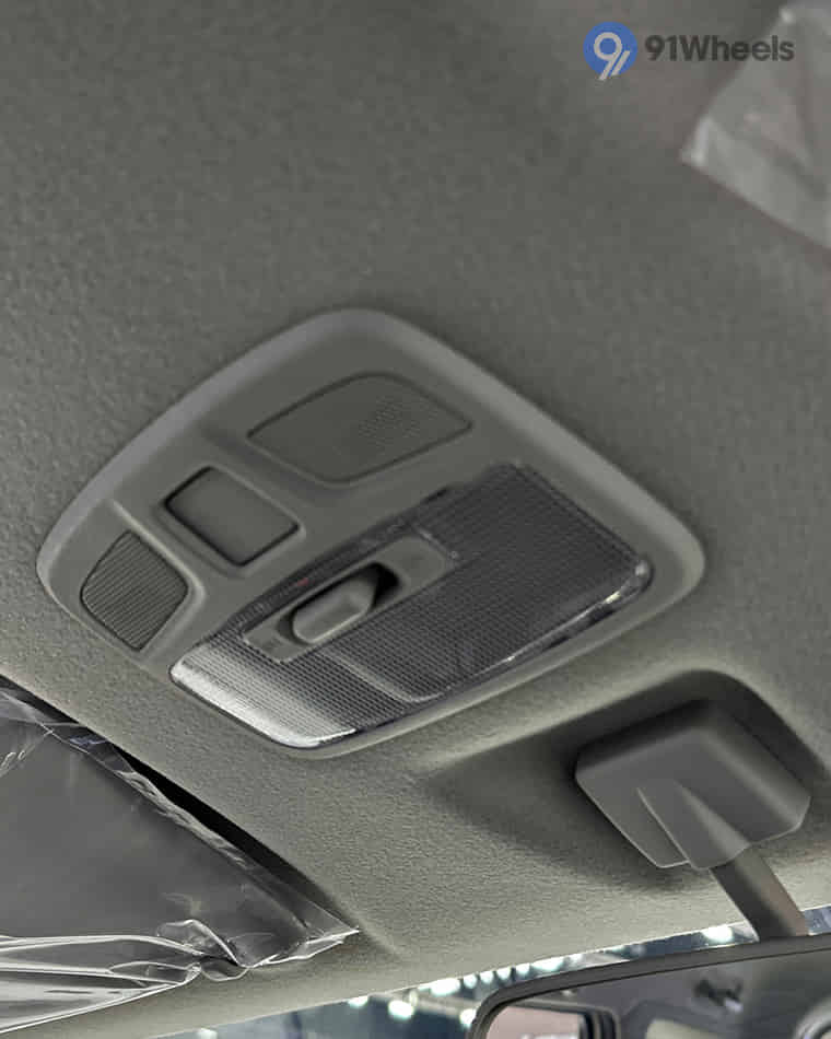 Infotainment & Charging - 4