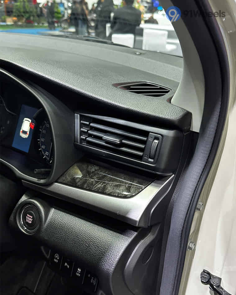 Dashboard & Front Cabin - 3