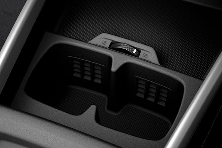 Maruti Suzuki XL7 Cup Holders