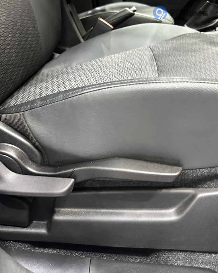 Seats & Cabin Comfort - 8