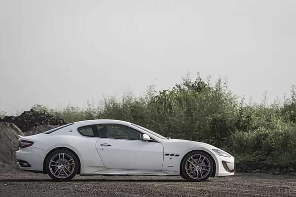 Maserati GranTurismo Right Side View