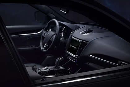 Maserati Levante GTS Petrol Steering Controls