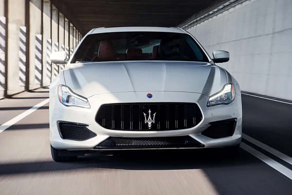 Maserati Quattroporte Front View