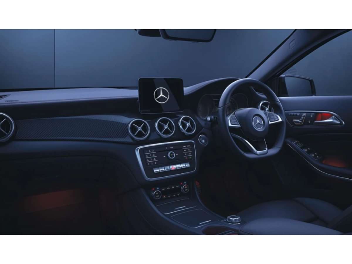Mercedes-Benz A Class Limousine Head-Up Display (HUD)