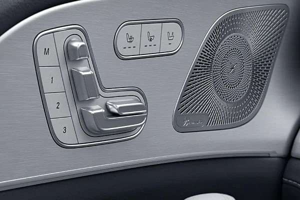 Mercedes-Benz AMG GLE 63 S Central Dashboard - Top Storage/Speaker