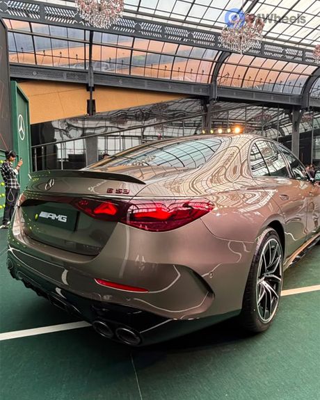 E-Class AMG E 53 4Matic+ Reflector