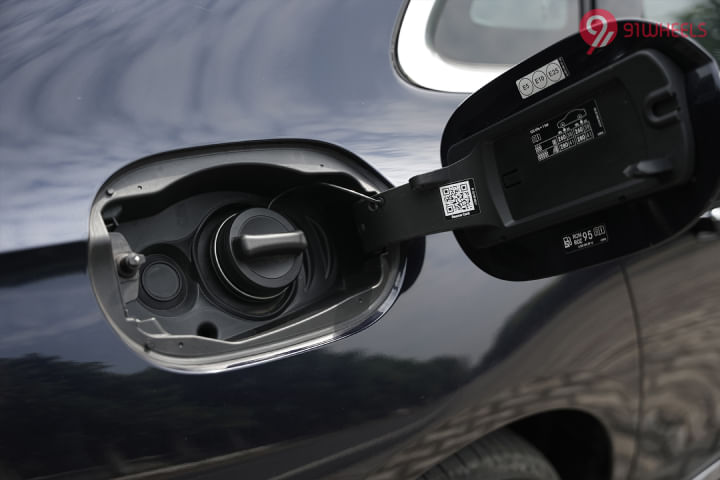 Mercedes-Benz E-Class Open Fuel Lid
