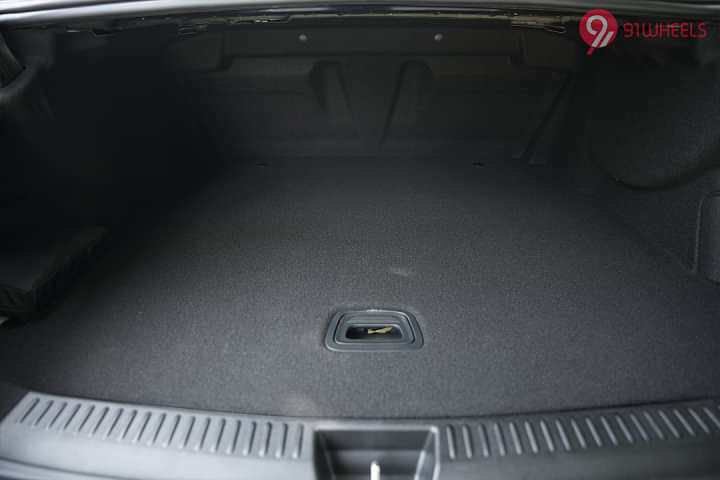 Mercedes-Benz E-Class Bootspace