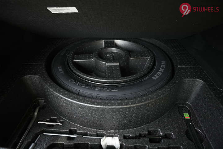 Mercedes-Benz E-Class Under Boot/Spare Wheel