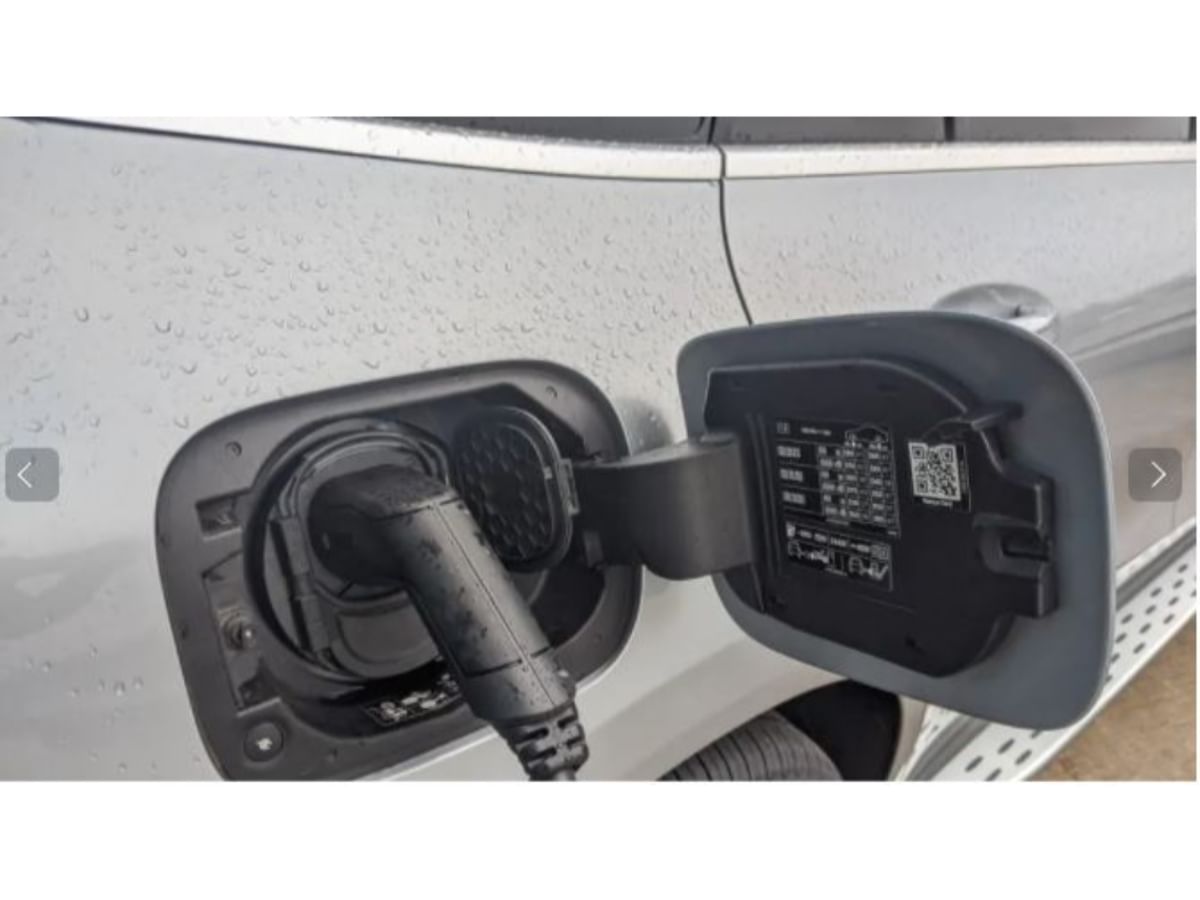 Mercedes-Benz EQC 2021-2024 Charging Outlet