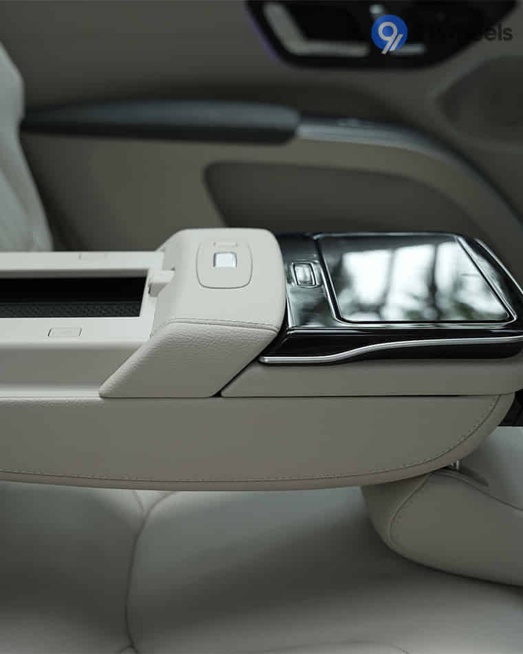 Seats & Cabin Comfort - 4