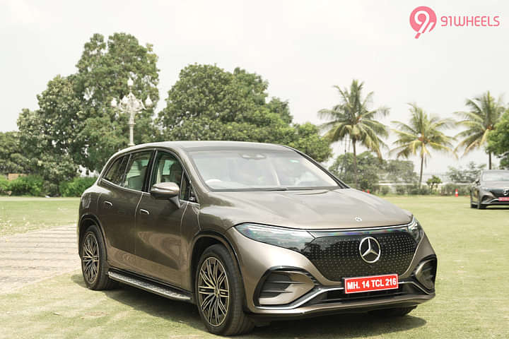 Mercedes-Benz EQS SUV EV Right Front Three Quarter