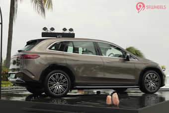 Mercedes-Benz EQS SUV EV Right Side View Mercedes-Benz EQS SUV EV Right Side View