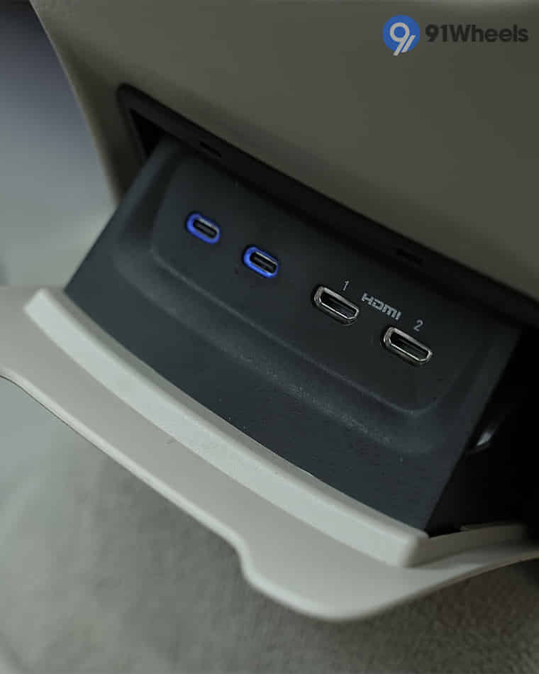 Infotainment & Charging - 4