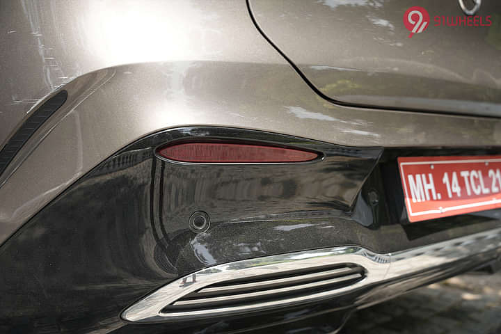 Mercedes-Benz EQS SUV EV Reflector