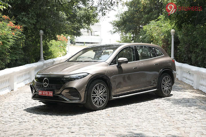 Mercedes-Benz EQS SUV EV Left Front Three Quarter