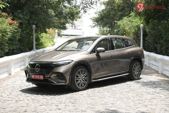 Mercedes-Benz EQS SUV EV Left Front Three Quarter