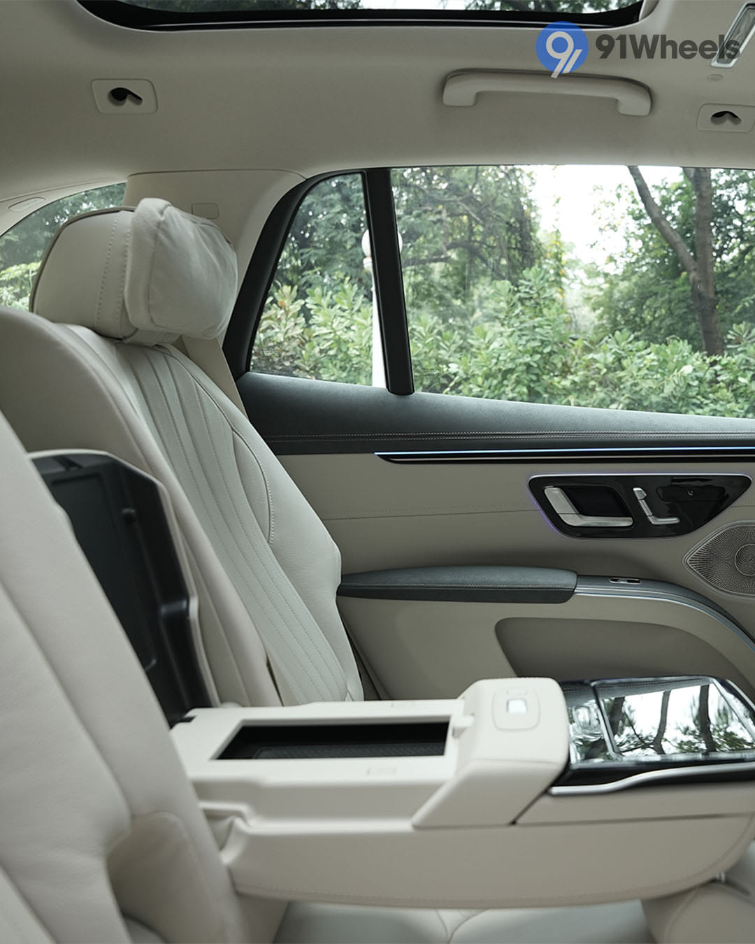 Dashboard & Front Cabin - 1