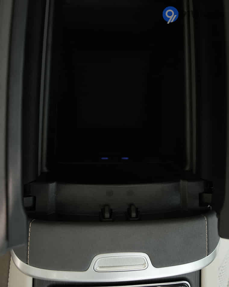 Dashboard & Front Cabin - 10