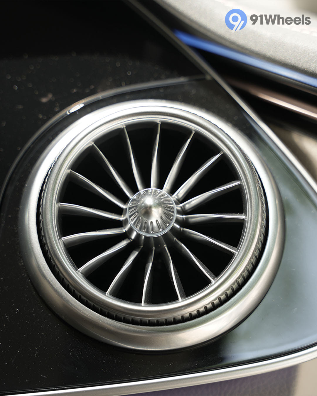 Dashboard & Front Cabin - 4