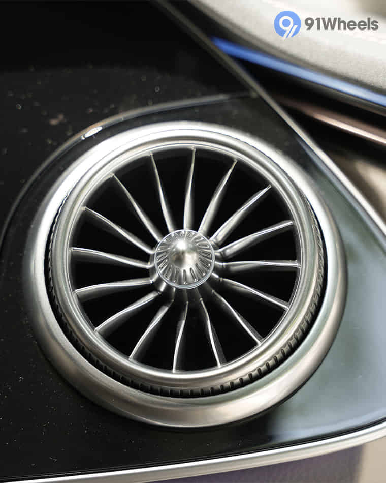 Dashboard & Front Cabin - 4