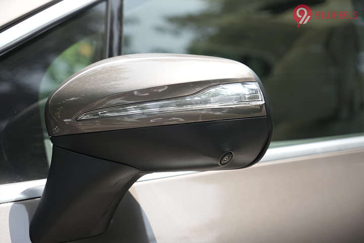 Mercedes-Benz EQS SUV EV ORVM Blinker