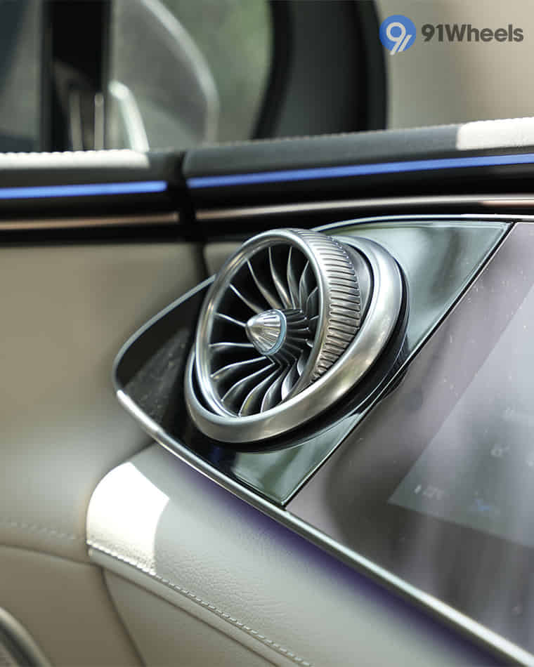 Dashboard & Front Cabin - 6