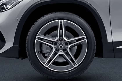 Mercedes-Benz GLA 200d AMG Line 4Matic Wheel
