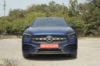 Mercedes-Benz GLA Front View Mercedes-Benz GLA Front View