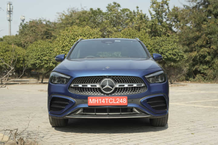 Mercedes-Benz GLA Front View Mercedes-Benz GLA Front View