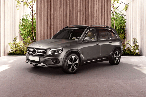 Mercedes-Benz GLB Left Front Three Quarter