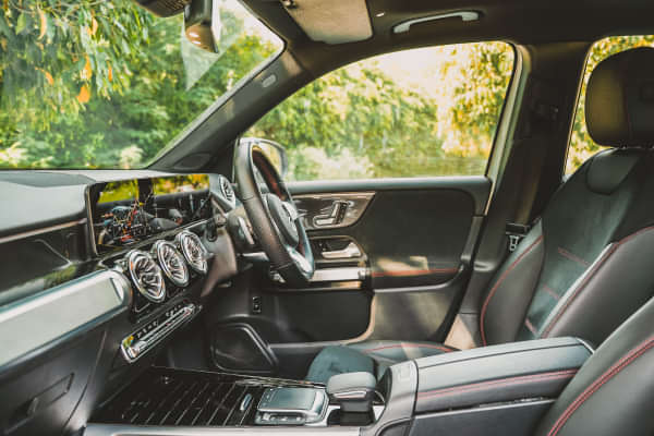 Mercedes-Benz GLB 2022-2025 Dashboard