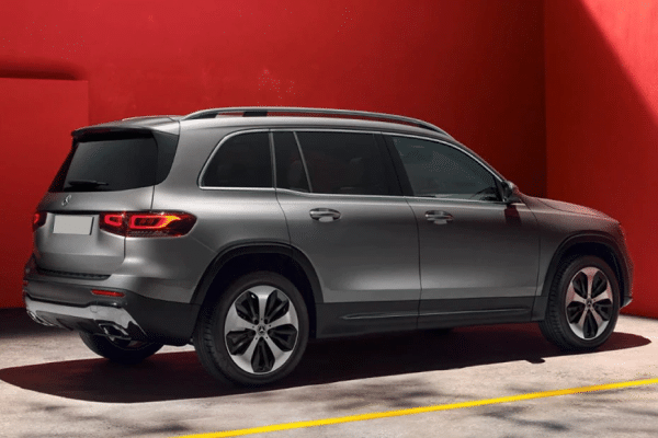 Mercedes-Benz GLB 2022-2025 Right Rear Three Quarter